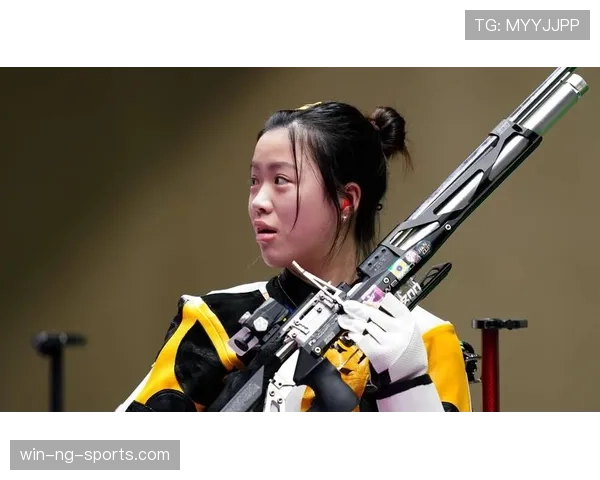 杨倩训练完顺手买了个包，这消费观真不像练射击的